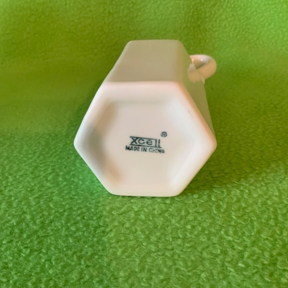 Porcelain Xcell Cruet - Picture 4 of 4